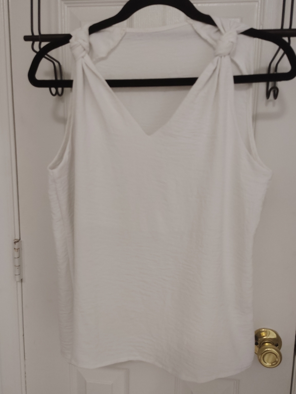 White Knot-Shoulder Sleeveless Top